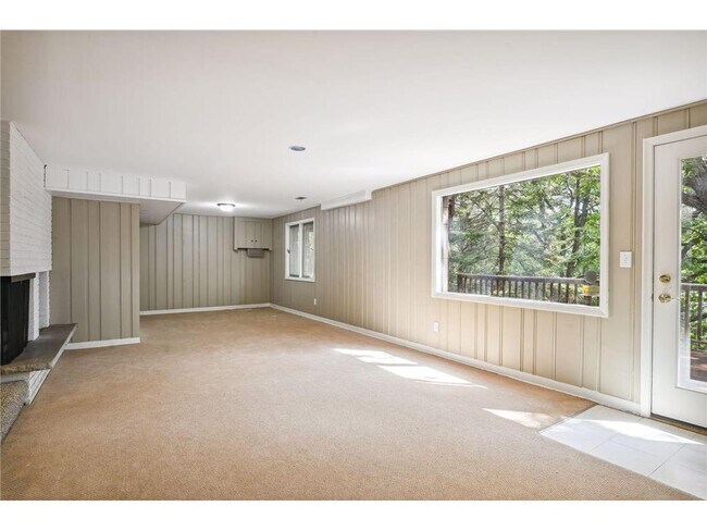 Building Photo - 5525 Highwood Dr
