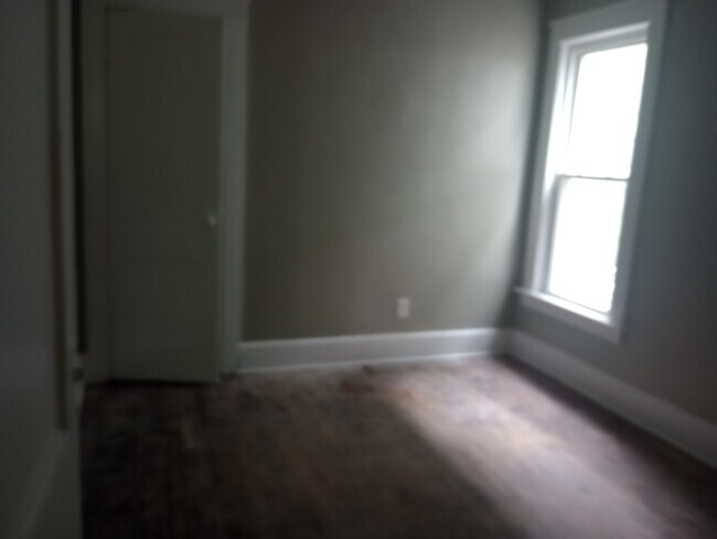Foto del edificio - 1351 W 10th St