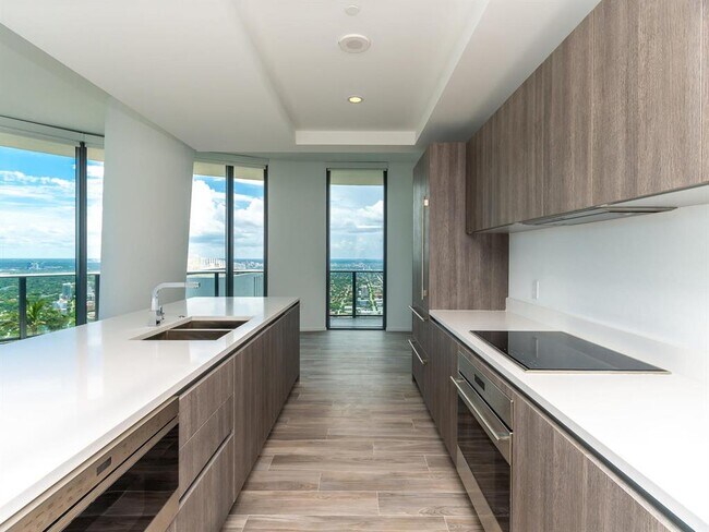 Building Photo - 805 S Miami Ave