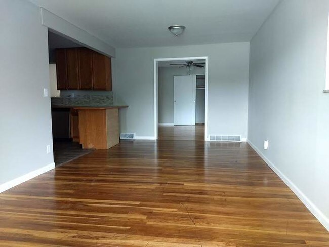 Foto del edificio - 5398 Romance Ln