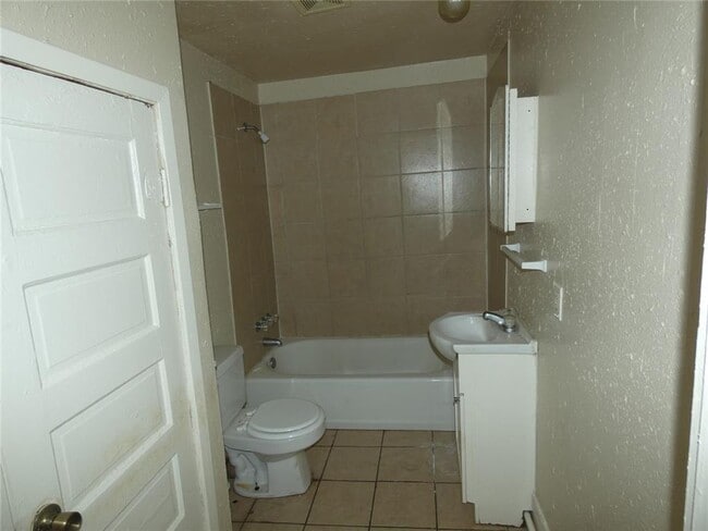 Building Photo - Duplex