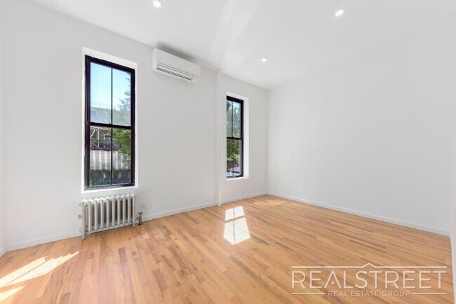 Building Photo - Brand New Upper Duplex in Bed Stuy Townhouse!