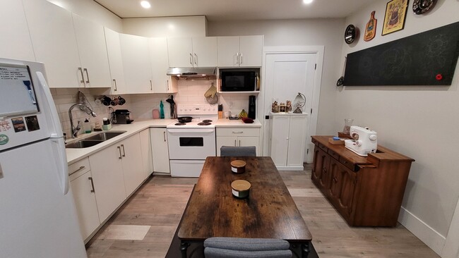 Building Photo - 14487 Chartwell Dr