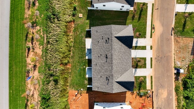 Building Photo - 18 Twiggs Ln