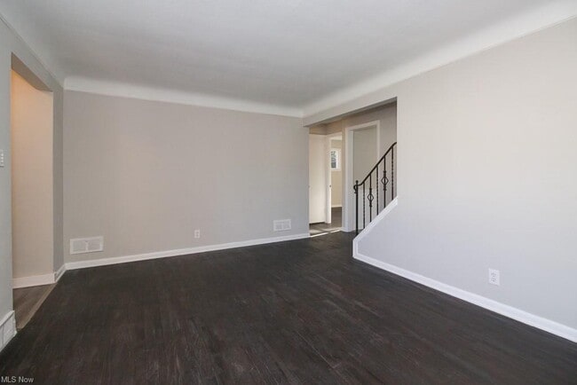 Building Photo - 5545 Elmwood Ave
