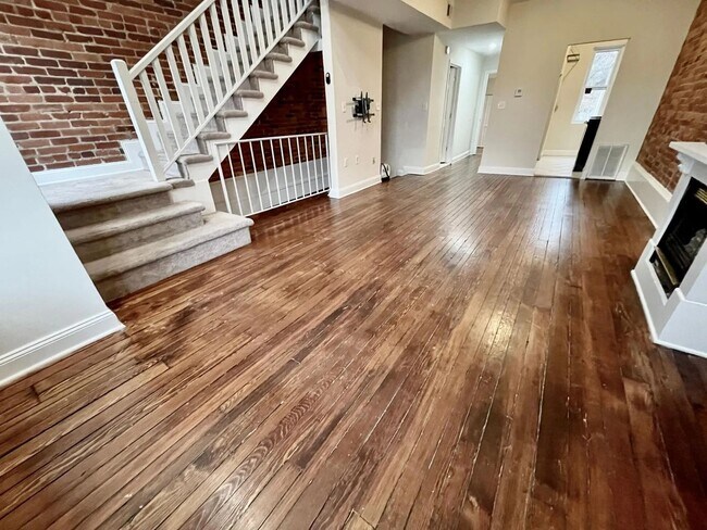 Foto del edificio - Shaw - Sunny 3 Bedrooms/Two full Baths