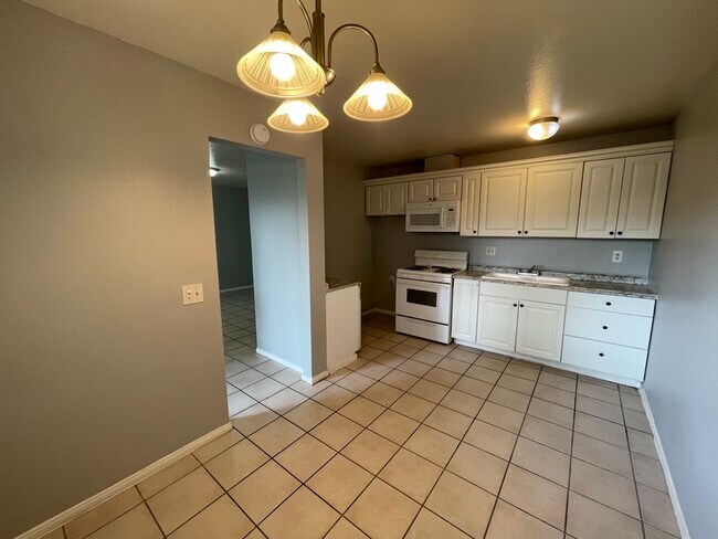 Building Photo - 850 Prescott Way, Unit C