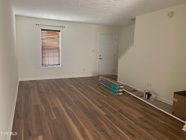 Foto del edificio - 15 Lake Village Ct