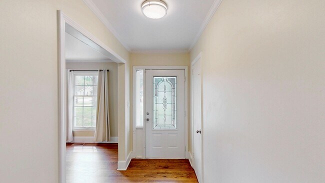 Foto del edificio - 6821 View Way Dr