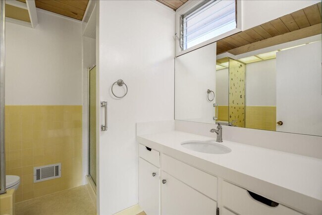 Foto del edificio - Beautiful 3 bed 3 bath 2 story home in Bel...