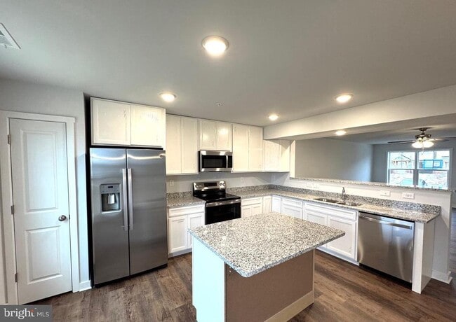 Building Photo - 140 Olga Dr