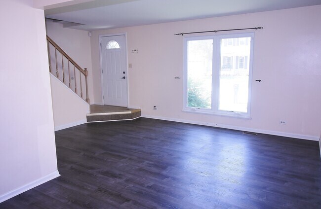 Foto del edificio - 2022 Redwood Dr