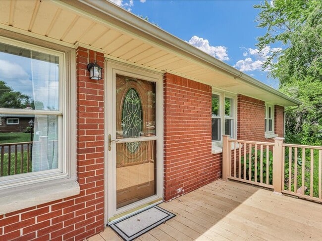 Building Photo - 615 Breen Dr