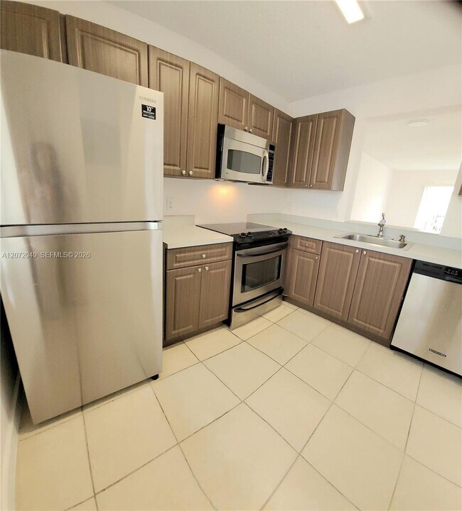Foto del edificio - 8620 N Sherman Cir