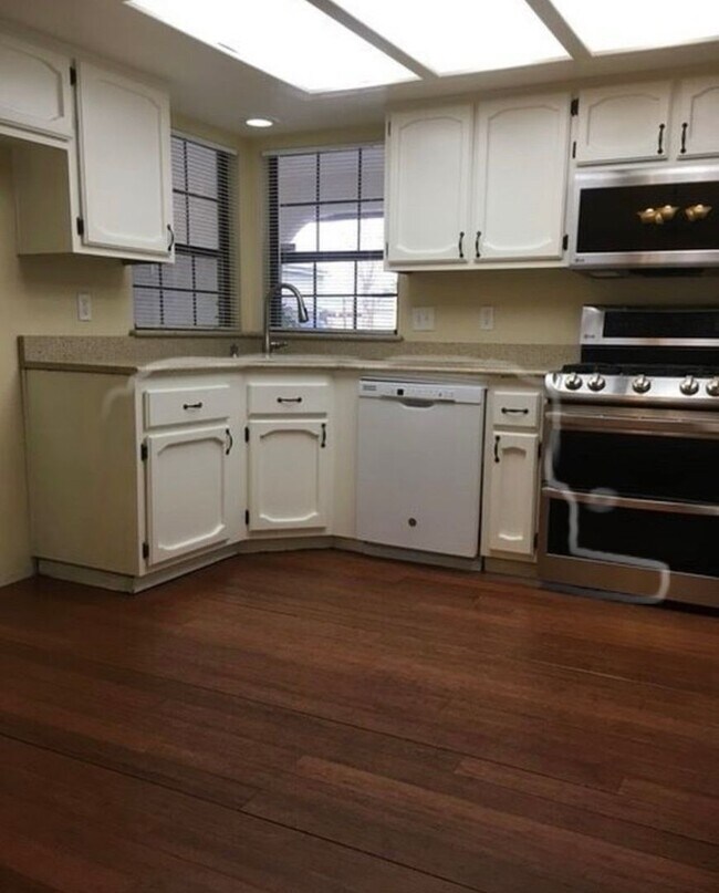 Foto del edificio - Beautiful 4 bed, 2 Bath home for Rent. Paid Water and Landscaping!