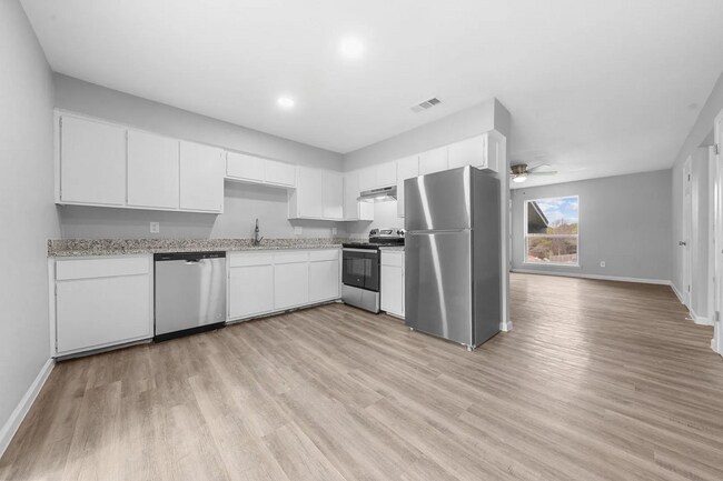 Building Photo - 124 Wind Ridge Dr