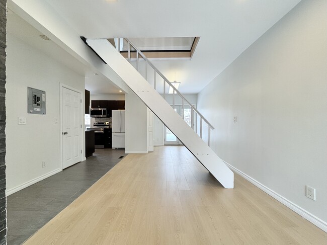 Building Photo - 97 Garfield Ave S