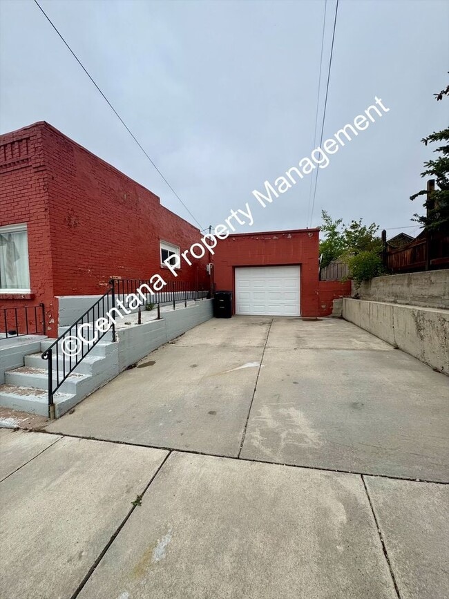 Building Photo - 1 Bedroom right next to the Original Mine!