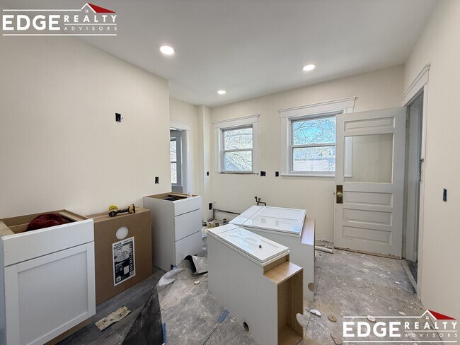 Building Photo - 58 Kenrick St