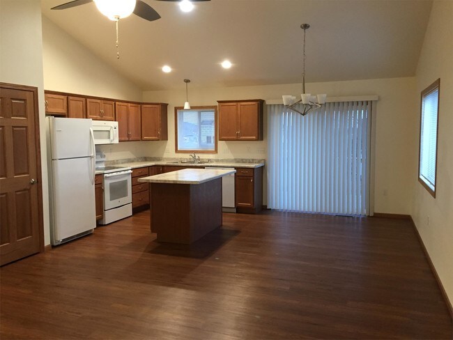 Building Photo - 21415-21417 Sheila Ln