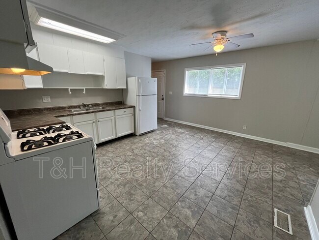 Building Photo - 4255 Dubarry Rd