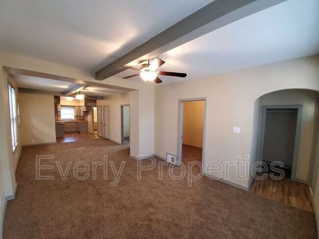 Foto del edificio - 525 E Potter Ave