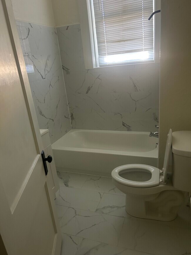 Foto del edificio - 537 Denison St