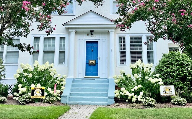 Foto del edificio - Charming Larchmont 4 Bedroom - 2 Sun Rooms...