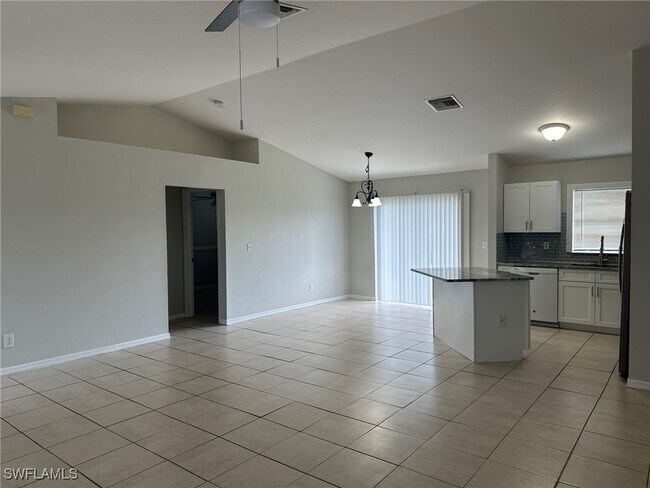 Foto del edificio - 2231 NW 7th Pl