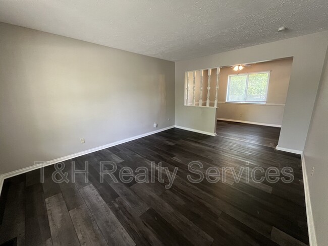Building Photo - 11313 Wolf Ln