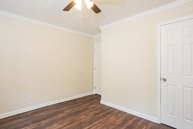 Building Photo - Charming Brick Style Ranch