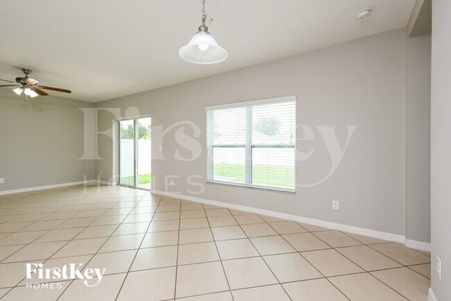 Building Photo - 4748 Rockvale Dr