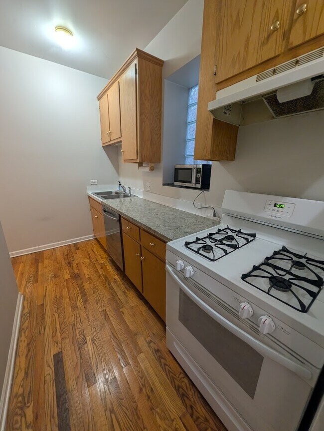 Building Photo - 1531 W Thomas St