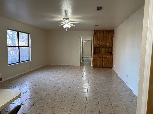 Foto del edificio - 1414 E Leon St