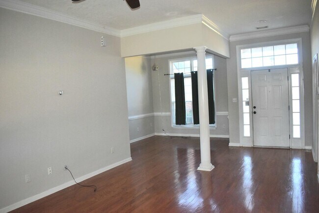 Foto del edificio - 1889 Long Creek Falls