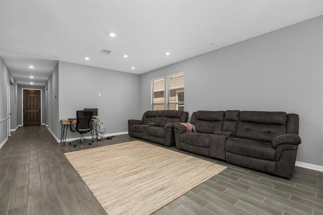 Building Photo - 4011 Mossy banks Ln