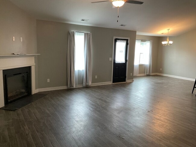 Foto del edificio - This stunning home offers seamless blend o...