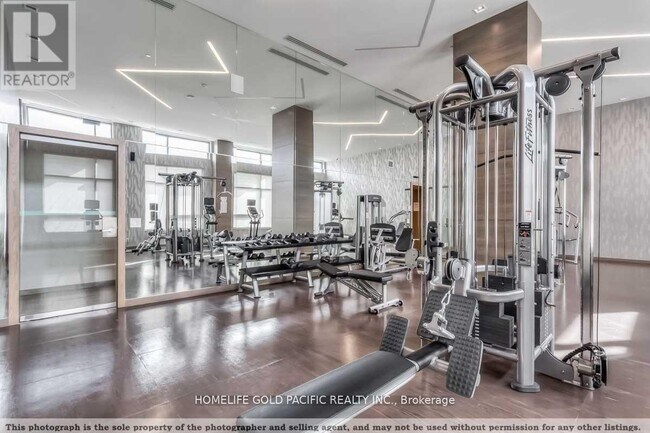 Photo du bâtiment - 28 Uptown Dr