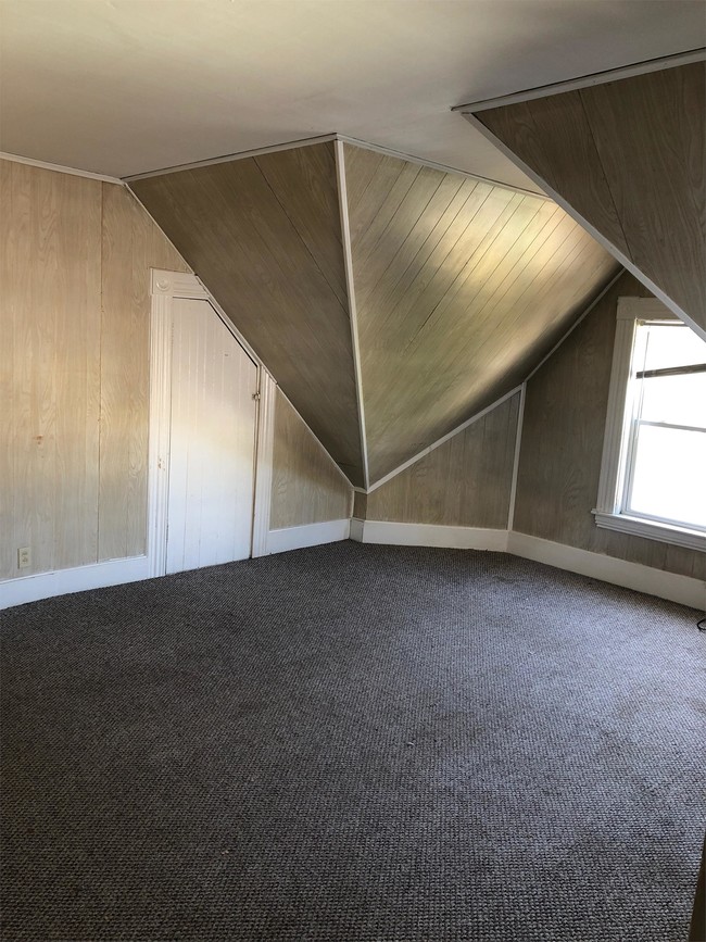 Building Photo - 38 Deering St