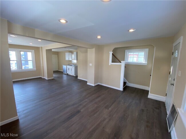 Foto del edificio - 5161 Greenhurst Dr