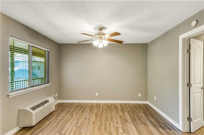 Building Photo - 504 Swanee Dr