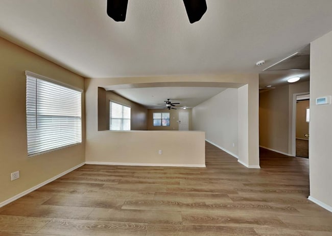 Building Photo - 206 E Valley View Dr