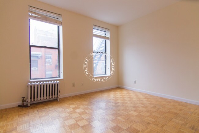 Building Photo - 162 Allen St