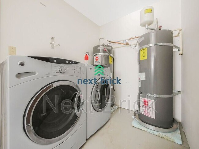 Foto del edificio - 9536 Interlake Ave N