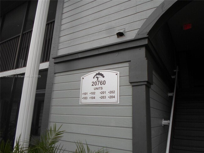 Foto del edificio - 20760 NE 4th Ct