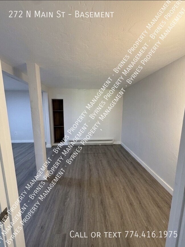 Foto del edificio - 272 N Main St