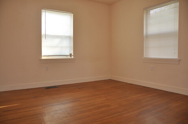Foto del edificio - Pre-Leasing Now for the Fall Semester 2026