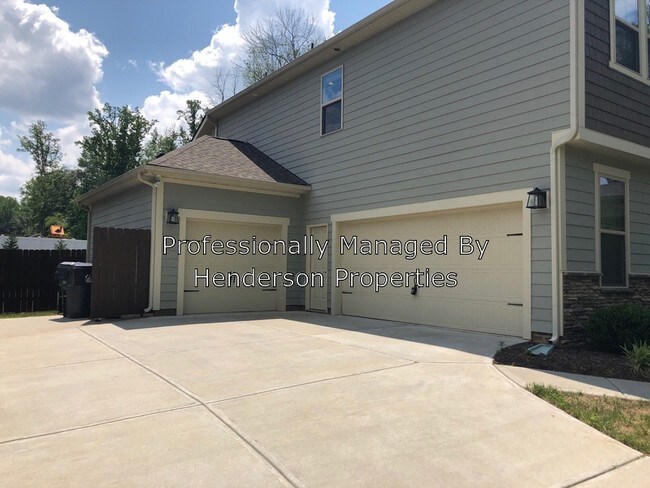 Building Photo - 10728 Vanguard Pkwy