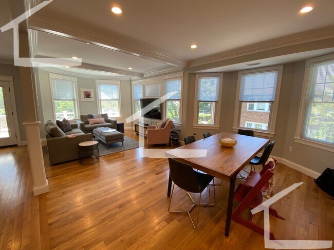 Building Photo - Washington Sq. Area of Brookline. Recently...