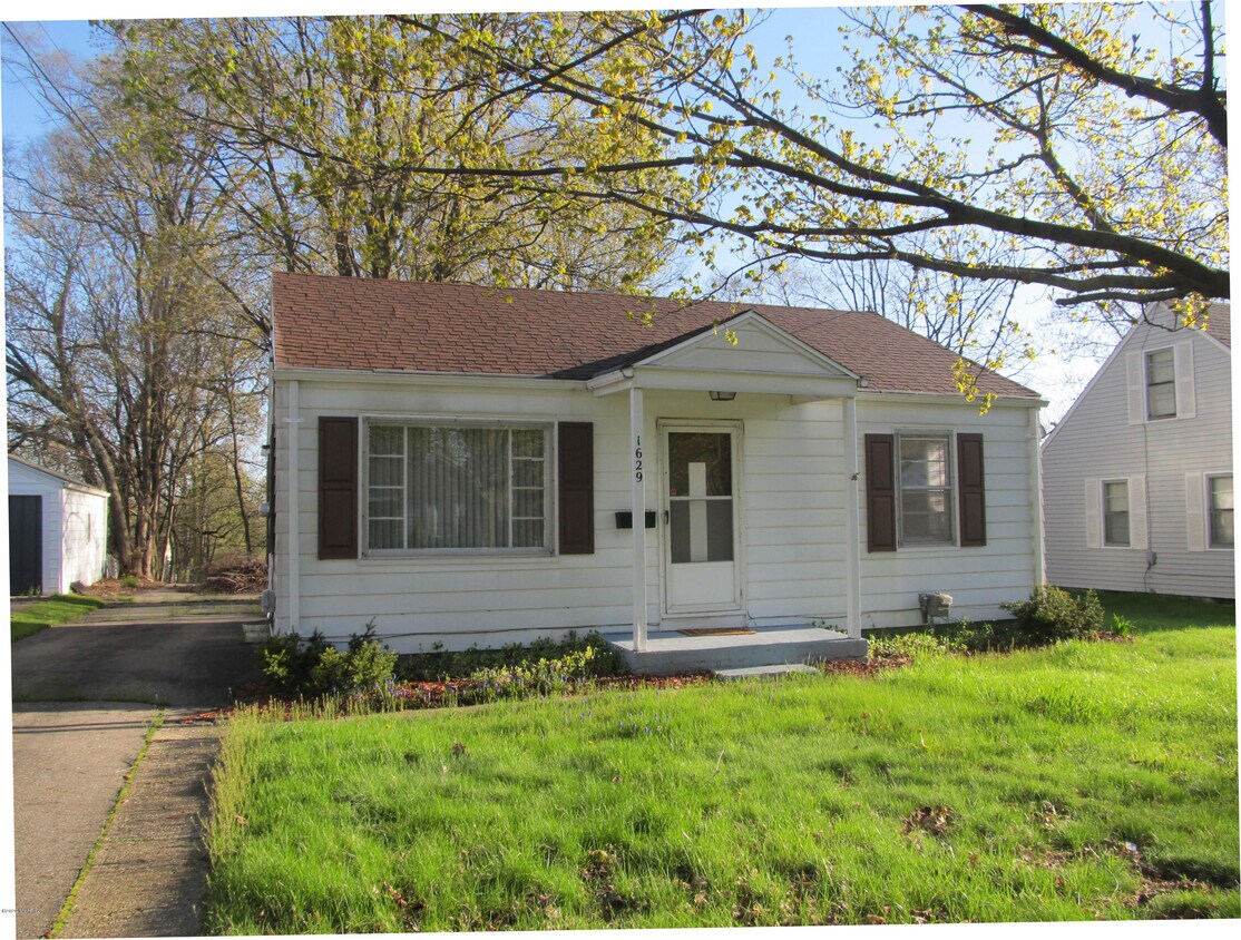 Primary Photo - 1629 Roseland Ave